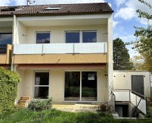Westansicht VERKAUFT: Familienfreundliche Doppelhaush�lfte mit Garage in ruhiger Lage von Neus��-Ottmarshausen