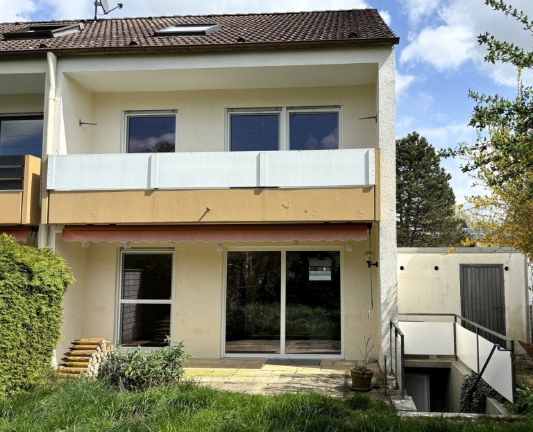 Westansicht Neus�� / Ottmarshausen Doppelhaush�lfte VERKAUFT: Familienfreundliche Doppelhaush�lfte mit Garage in ruhiger Lage von Neus��-Ottmarshausen