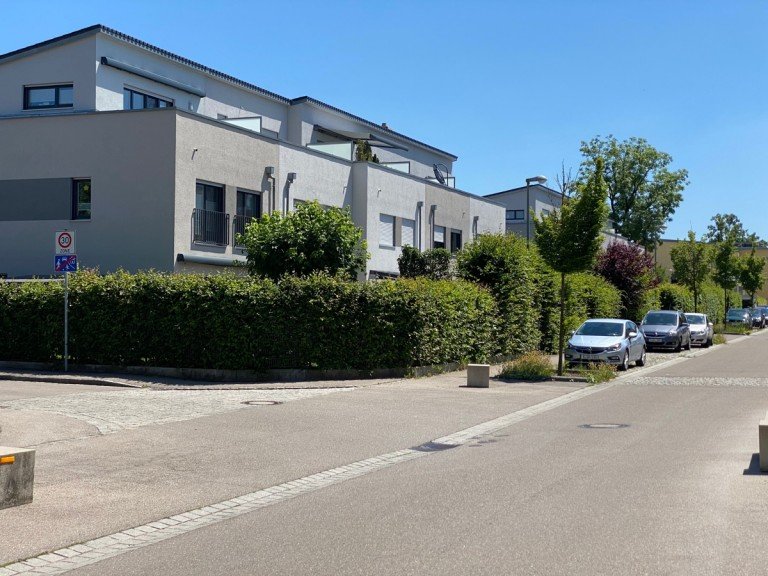 Ihr neues Zuhause Augsburg Reihenmittelhaus VERKAUFT: Modernes Reihenmittelhaus mit Doppelcarport in Bestlage von Augsburg - Pfersee im Sheridan-Park