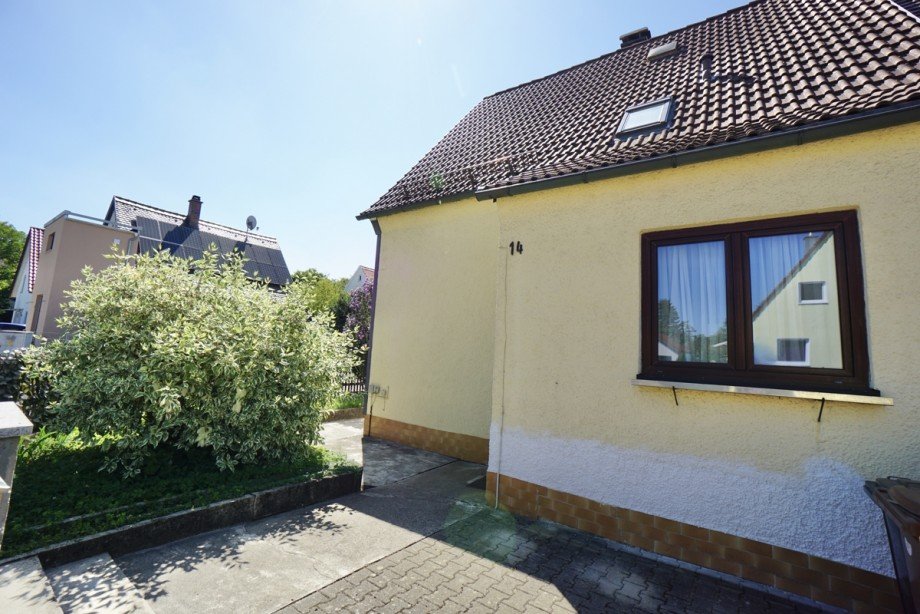 Vorgarten Doppelhaush�lfte Augsburg / Haunstetten