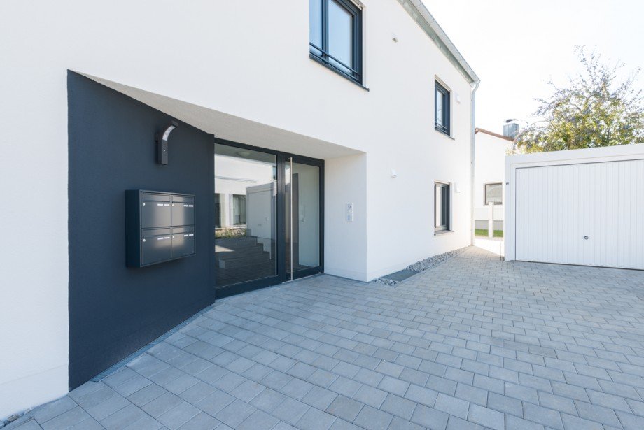 Eingang Mehrfamilienhaus Diedorf