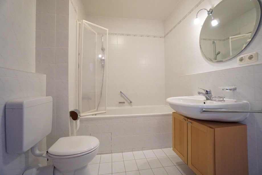 Bad Etagenwohnung K�nigsbrunn
