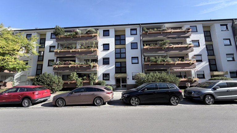  M�nchen Erdgeschosswohnung NEU am Markt: 3 ZKB-Wohnung mit Balkon im Hochparterre und TG-Stellplatz ab sofort frei