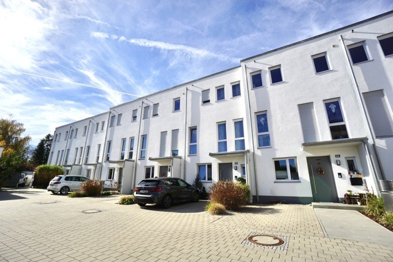  Augsburg Reihenmittelhaus NEU am Markt: Gro�z�giges Reihenmittelhaus in Augsburg/Kriegshaber - N�he Uniklinik ab 01.07.2026