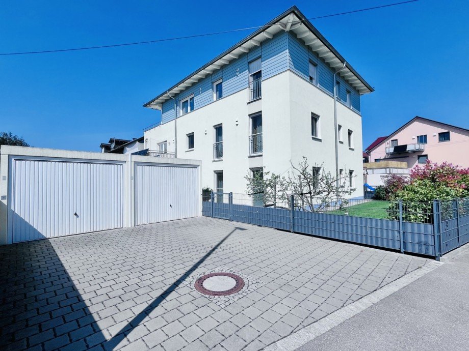 Garage + Au�enstellpl�tze Erdgeschosswohnung K�nigsbrunn