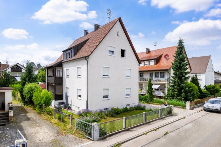  Gersthofen Mehrfamilienhaus +++ VERKAUFTt: Dreifamilienhaus mit Baureserve und Vollvermietung in beliebter Lage zum Kauf +++