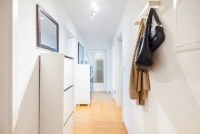 Flur EG +++ VERKAUFTt: Dreifamilienhaus mit Baureserve und Vollvermietung in beliebter Lage zum Kauf +++