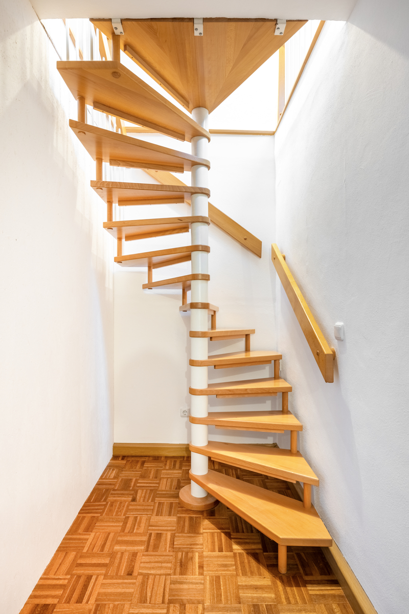 Treppe OG zu DG Reihenmittelhaus Augsburg / Firnhaberau