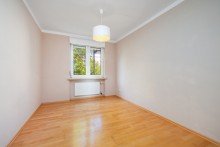 Kind VERKAUFTt: Familiengerechte 4 ZKB-Wohnung im 1. OG mit EBK, Balkon und TG-Stellplatz zum Kauf