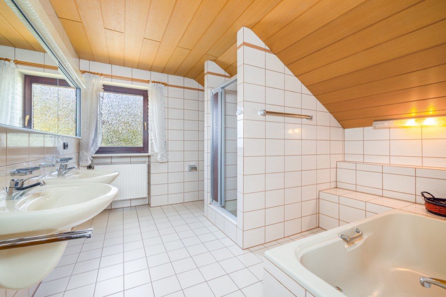 Bad OG Einfamilienhaus Diedorf / Hausen