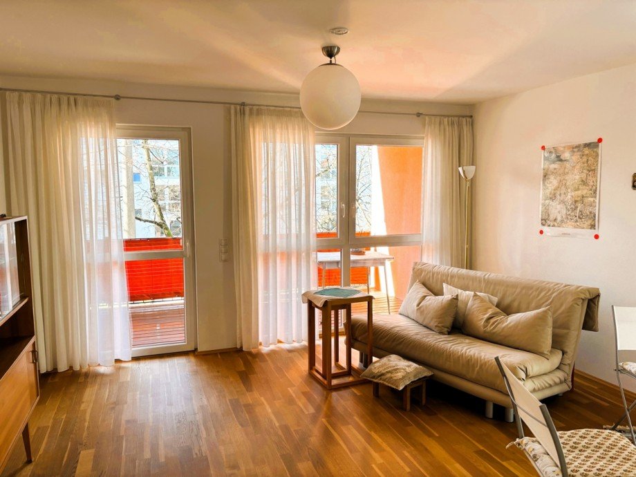 sch�nes Wohnzimmer mit Zugang Wohnung Augsburg / Pfersee