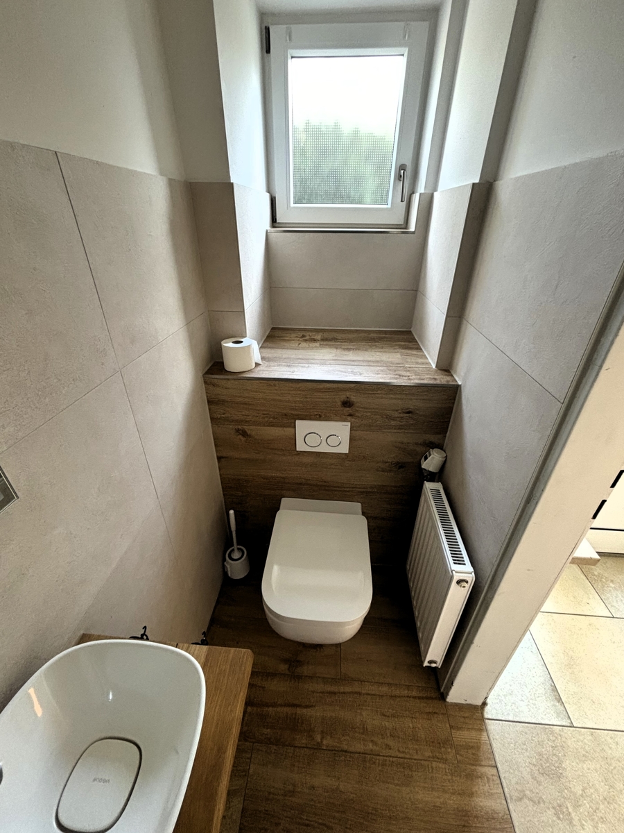 G�ste WC Doppelhaush�lfte Neus�� / Ottmarshausen