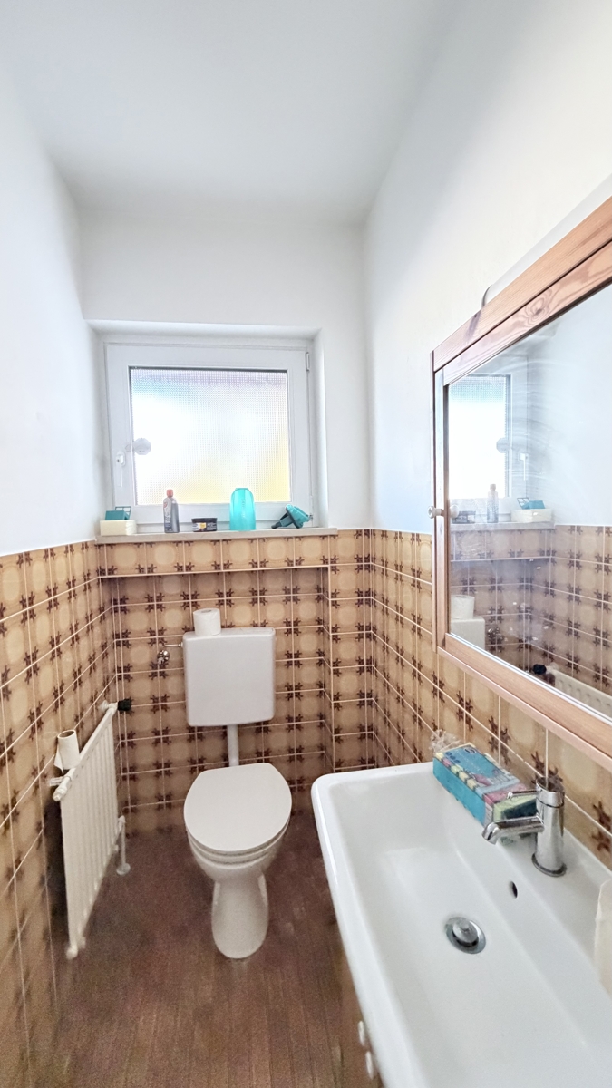 G�ste-WC Doppelhaush�lfte Neus�� / Westheim