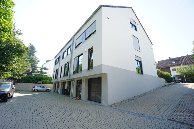  Neus�� / Westheim Reihenmittelhaus VERMIETET: Reihenmittelhaus in Neus�� N�he Uniklinik. Garage, 2 B�der, Einbauk�che