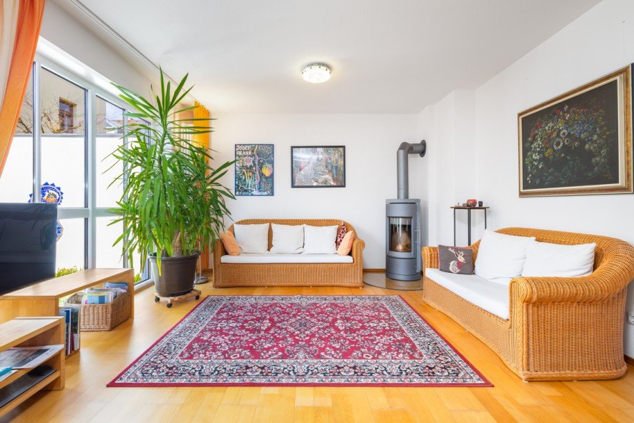 Wohnzimmer mit Kaminofen Doppelhaush�lfte Augsburg / Pfersee