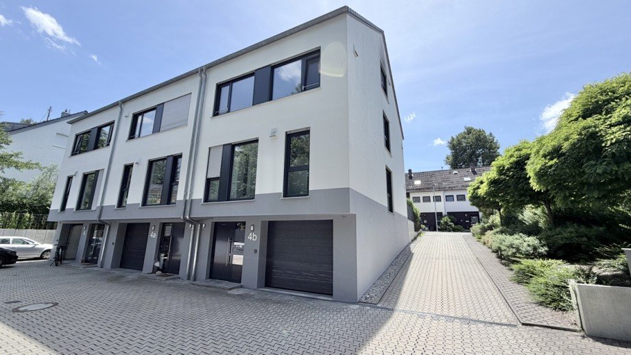 Reiheneckhaus Neus�� / Westheim