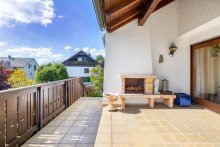 Terrasse +++ NEU am Markt: Einfamilienhaus mit Weitblick und Einliegerwohnung in Diedorf-Hausen zum Kauf +++