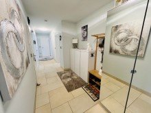 Diele VERKAUFT: Barrierefreie 5 ZKB-EG-Wohnung mit gro�em Garten, 2 Einzelgaragen und EBK nahe Ilsesee