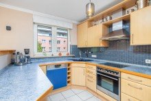 Kochen VERKAUFTt: Familiengerechte 4 ZKB-Wohnung im 1. OG mit EBK, Balkon und TG-Stellplatz zum Kauf
