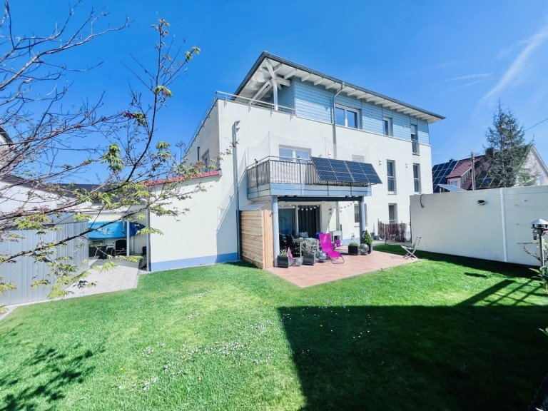 Garten - S�dseite K�nigsbrunn Erdgeschosswohnung VERKAUFT: Barrierefreie 5 ZKB-EG-Wohnung mit gro�em Garten, 2 Einzelgaragen und EBK nahe Ilsesee