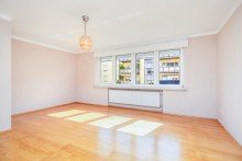 Wohnen VERKAUFTt: Familiengerechte 4 ZKB-Wohnung im 1. OG mit EBK, Balkon und TG-Stellplatz zum Kauf